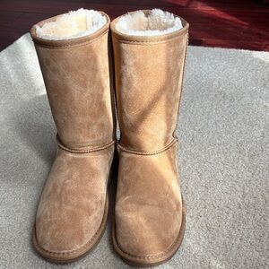 Lamo Classic 9” Women’s Boot Size 10